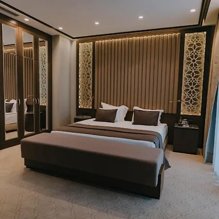 Hotel Ramada Plaza & 5*