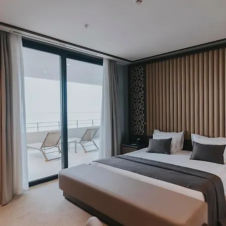 Ramada Plaza & 5*