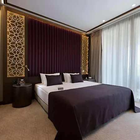 Ramada Plaza &