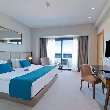Hotel Ramada Plaza & 5*