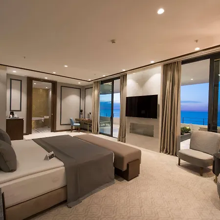 Ramada Plaza & 5*