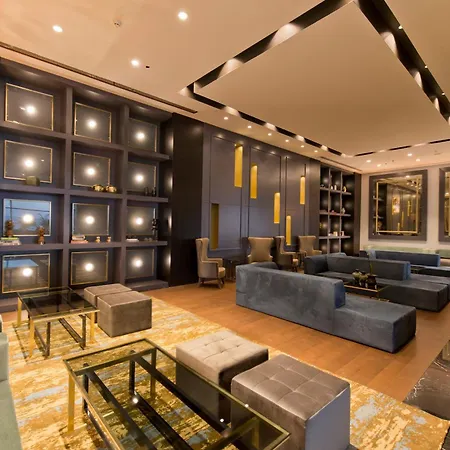 Ramada Plaza & 5*