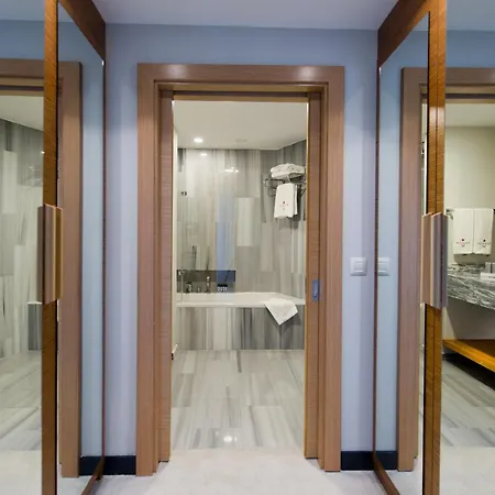 Ramada Plaza & Hotel 5*