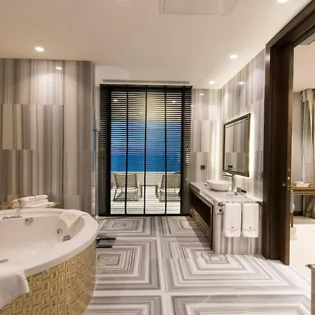 Ramada Plaza & Szálloda 5*