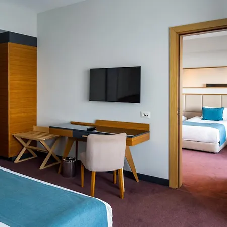 Ramada Plaza & Отель 5*